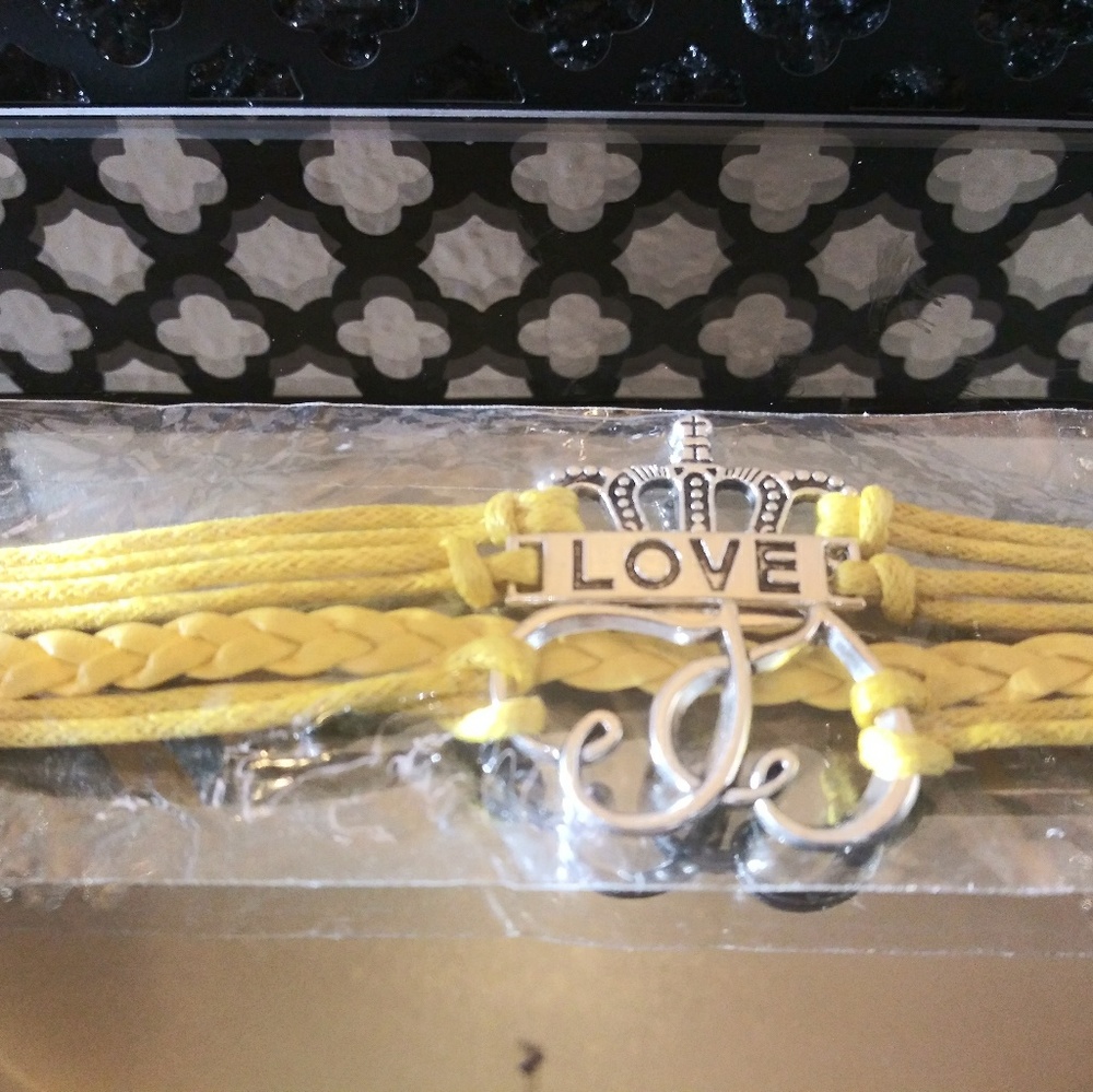 Yellow love charm bracelet with 💕 and 👑